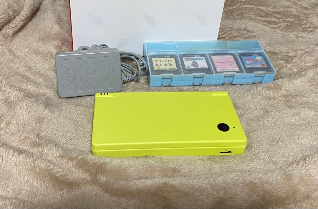 NINTENDO DSi ライムグリーン 本体・充電器付ニンテンドー;有些许损伤或污渍