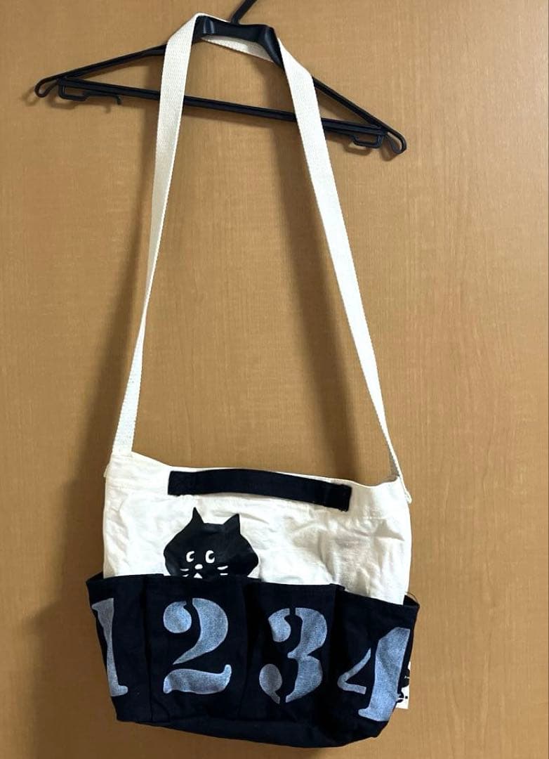 ネネット　にゃーのすうじバッグ有些许损伤或污渍