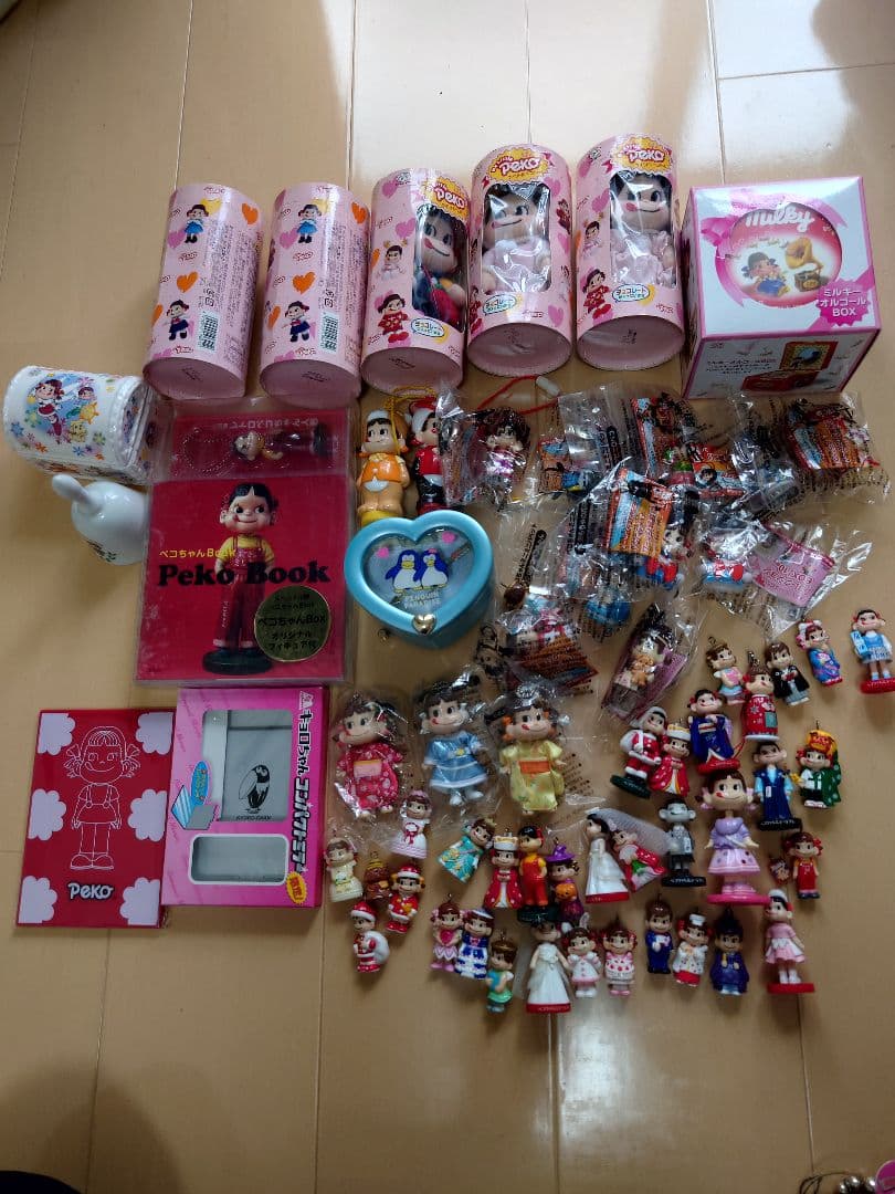 ペコちゃん フィギュアとグッズセット有些许损伤或污渍