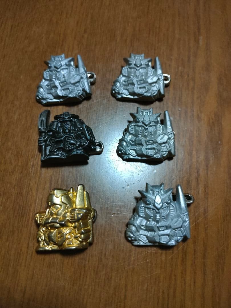 SDガンダム ピンバッジ 6個【昭和レトロ】有些许损伤或污渍