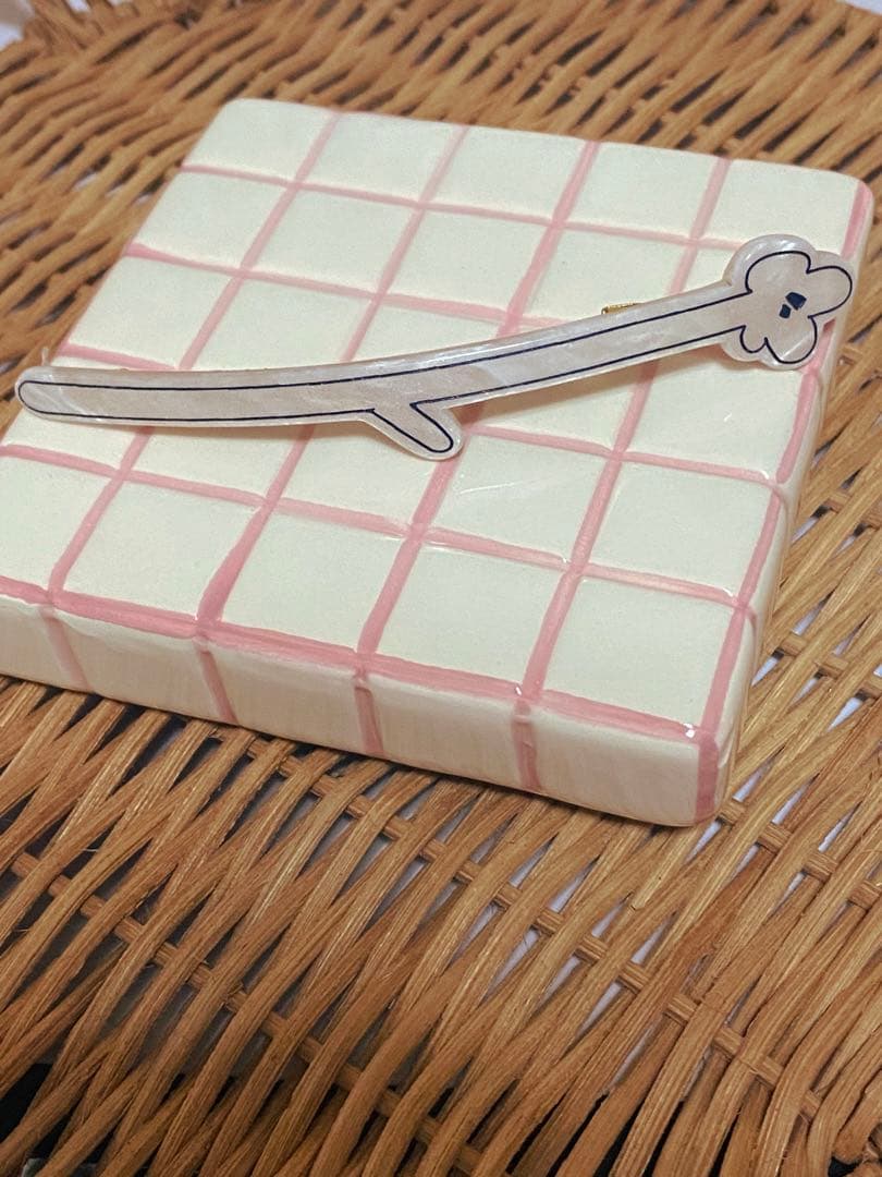 プードゥドゥホワイト花アクリルバレッタ