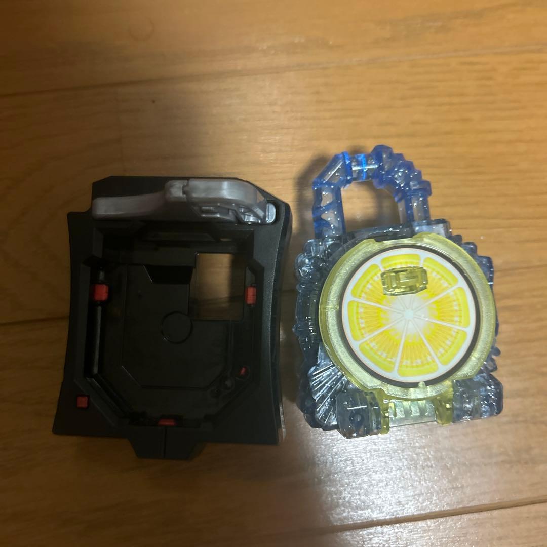 dxレモンエナジーロックシード ＆ ゲネシスコア セットBANDAI;有损伤或污渍