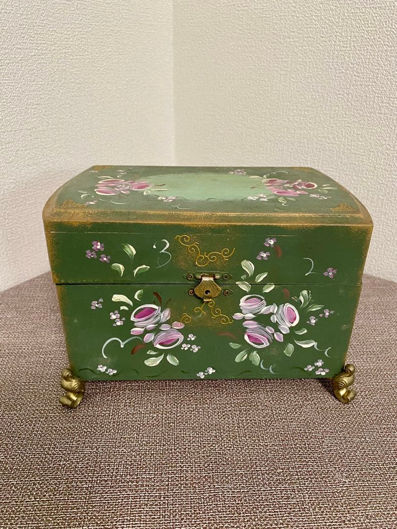 トールペイント作品　"春の蓋付き小物入"