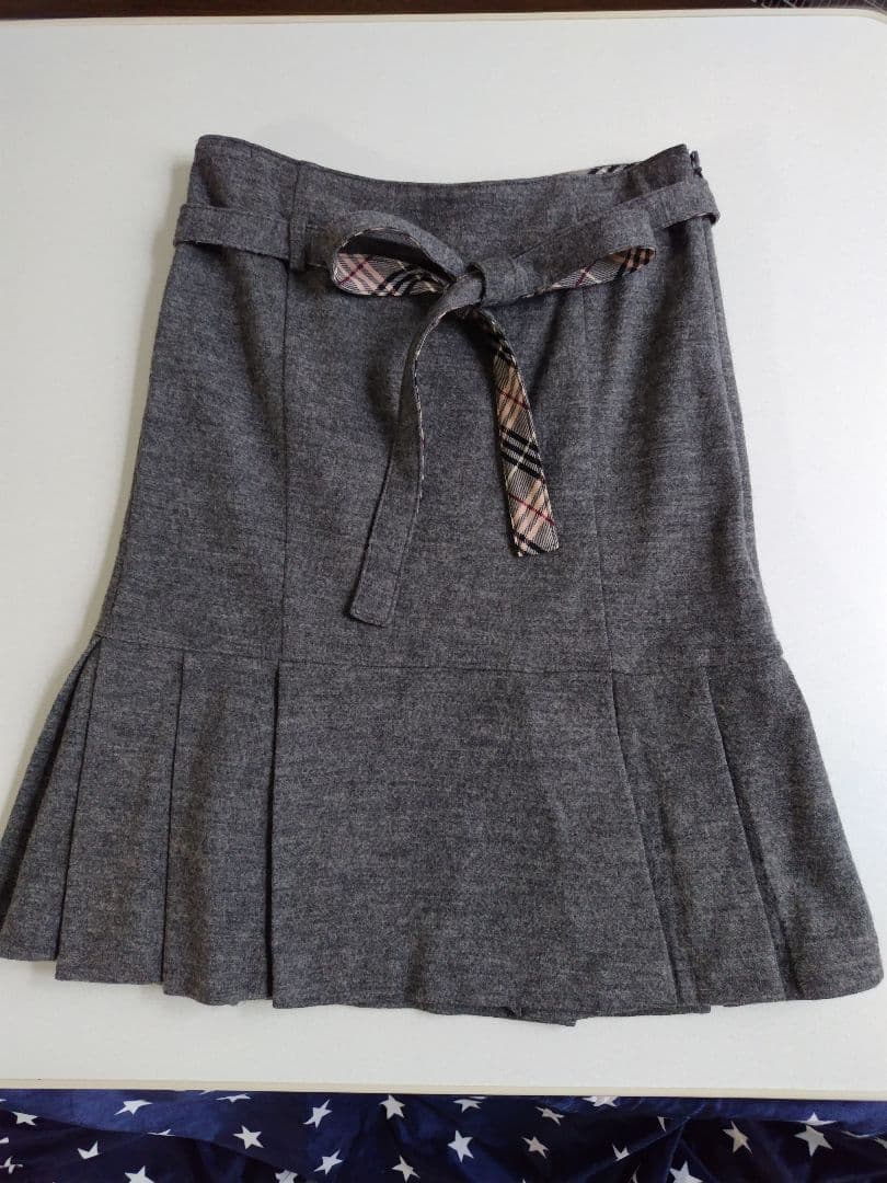 BURBERRY ブルーレーベル グレー プリーツスカート 36サイズBURBERRY BLUE LABEL;有些许损伤或污渍