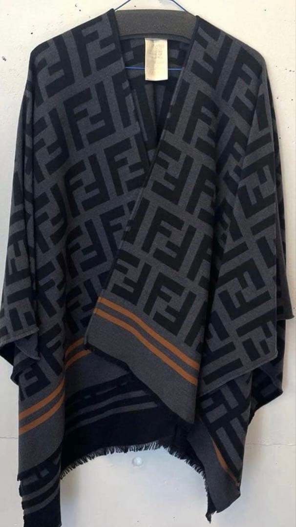 FENDI FF柄 ズッカ ストールポンチョ ブラックFendi;接近未使用