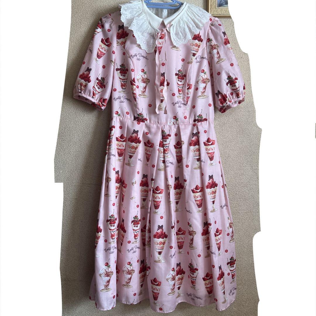 本日限定値下げ♡パフェ柄ワンピースEmily Temple cute;有些许损伤或污渍