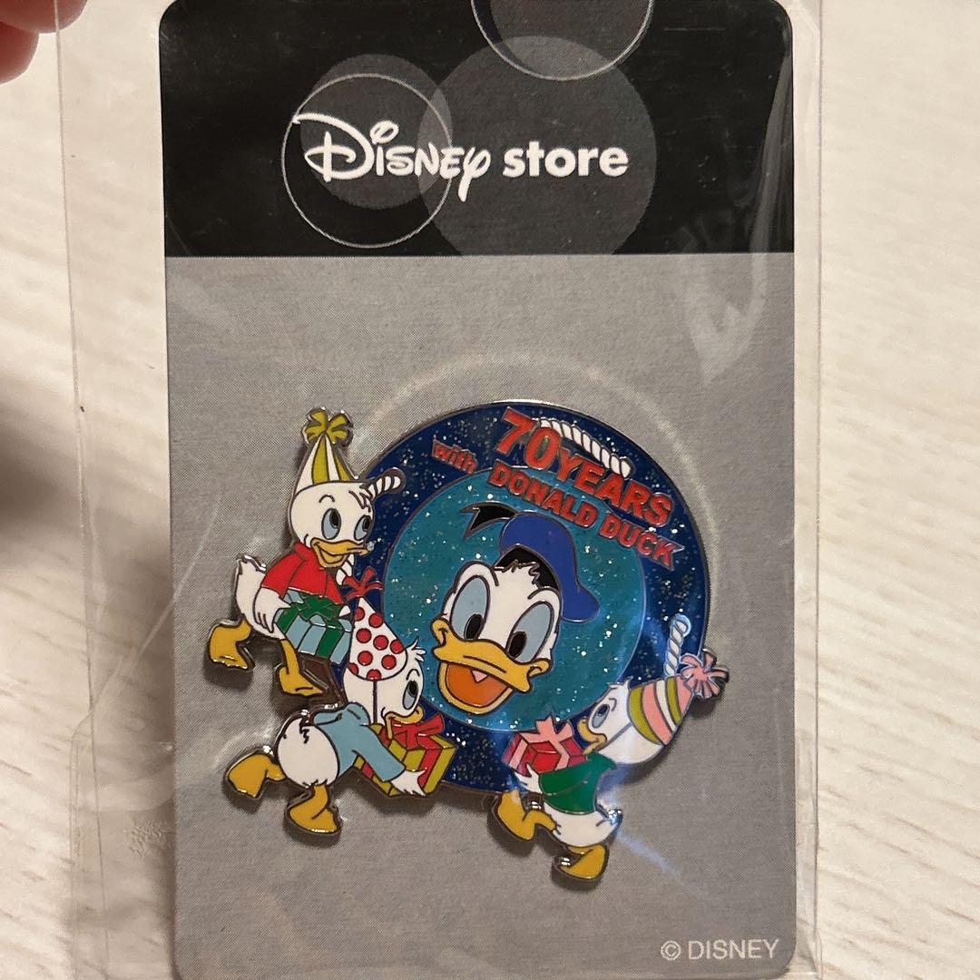 【新品未使用】 ディズニー ドナルド ピンバッジ 誕生日 限定 レア未使用