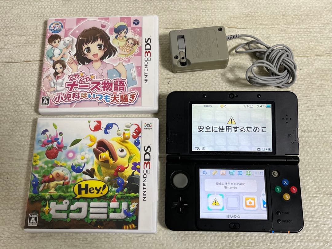New ニンテンドー 3DS 本体 ブラック きせかえプレートNintendo 3DS;有些许损伤或污渍
