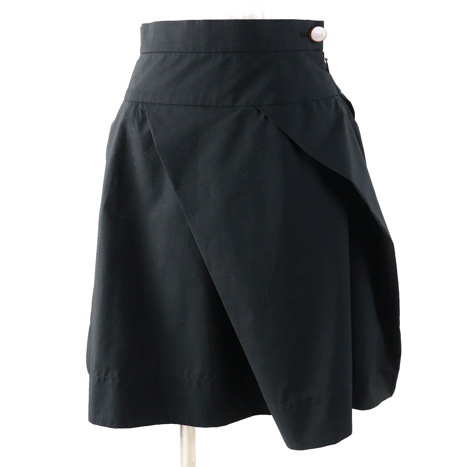 未使用品△Vivienne Westwood Red Label ヴィヴィアンウエストウッド レッドレーベル コットン100％ オーブボタン 斜めプリーツ フレア ミニ スカート ブラック 01 日本製 正規品 レディース 大人可愛い オススメ◎【中古】