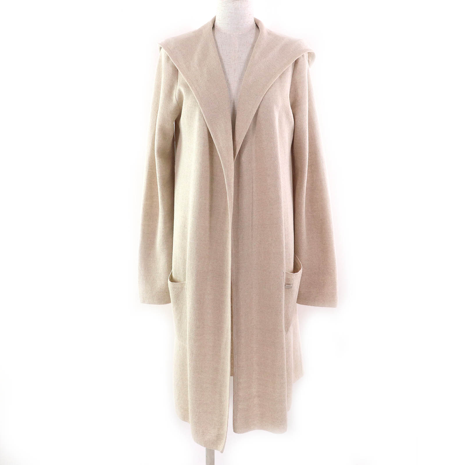 美品△FOXEY フォクシー 39858 Knit Cardigan VOYAGE ヴォヤージュ リネン ロゴプレート ロング ニット カーディガン ベージュ 日本サイズM～Lサイズ相当 日本製 正規品 レディース【中古】