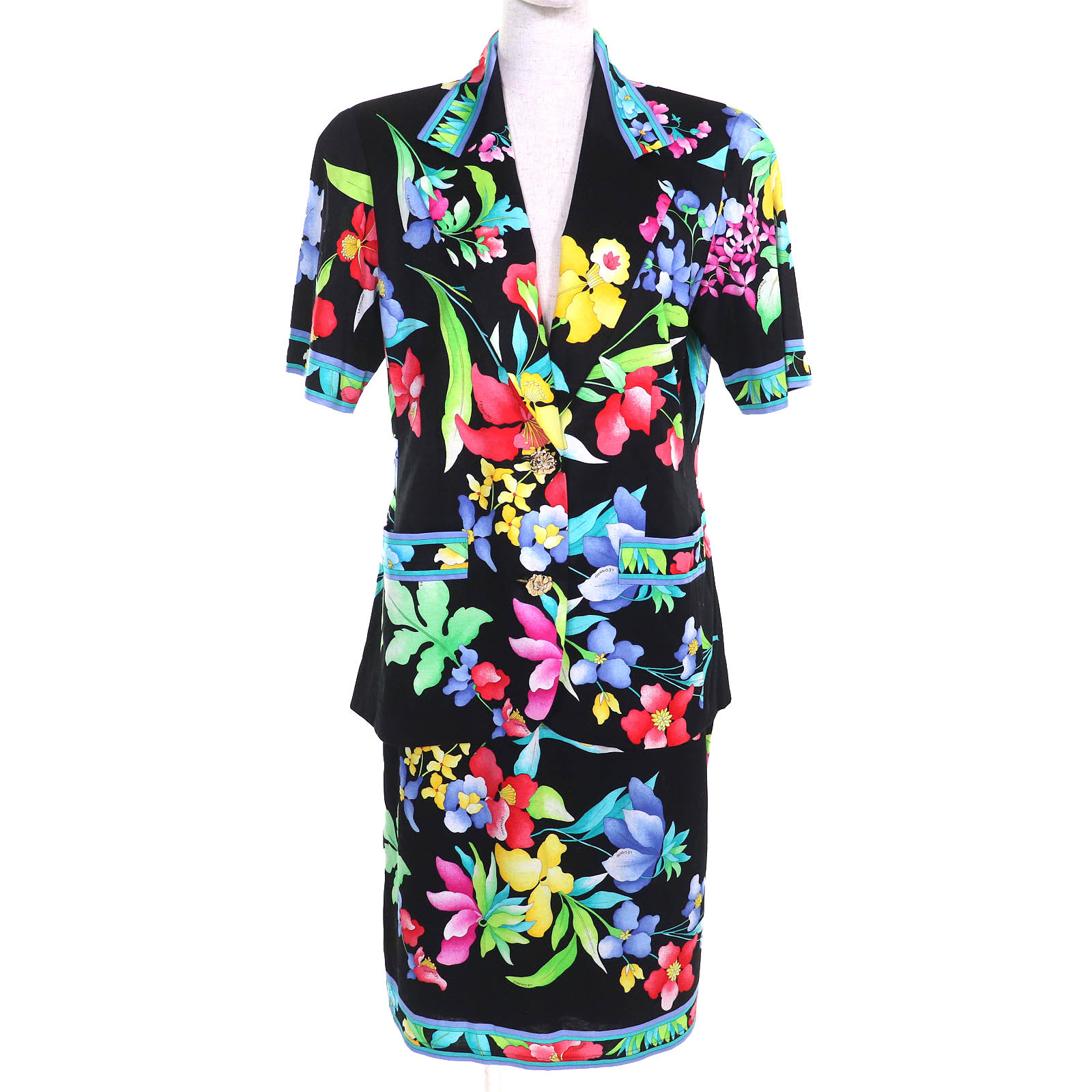 美品△LEONARD FASHION レオナール ファッション 0301102/0302102 コットン100％ 花柄 総柄 ロゴ金ボタン 半袖ジャケット スカート セットアップ ブラック マルチカラー M/ウエスト69 日本製【中古】