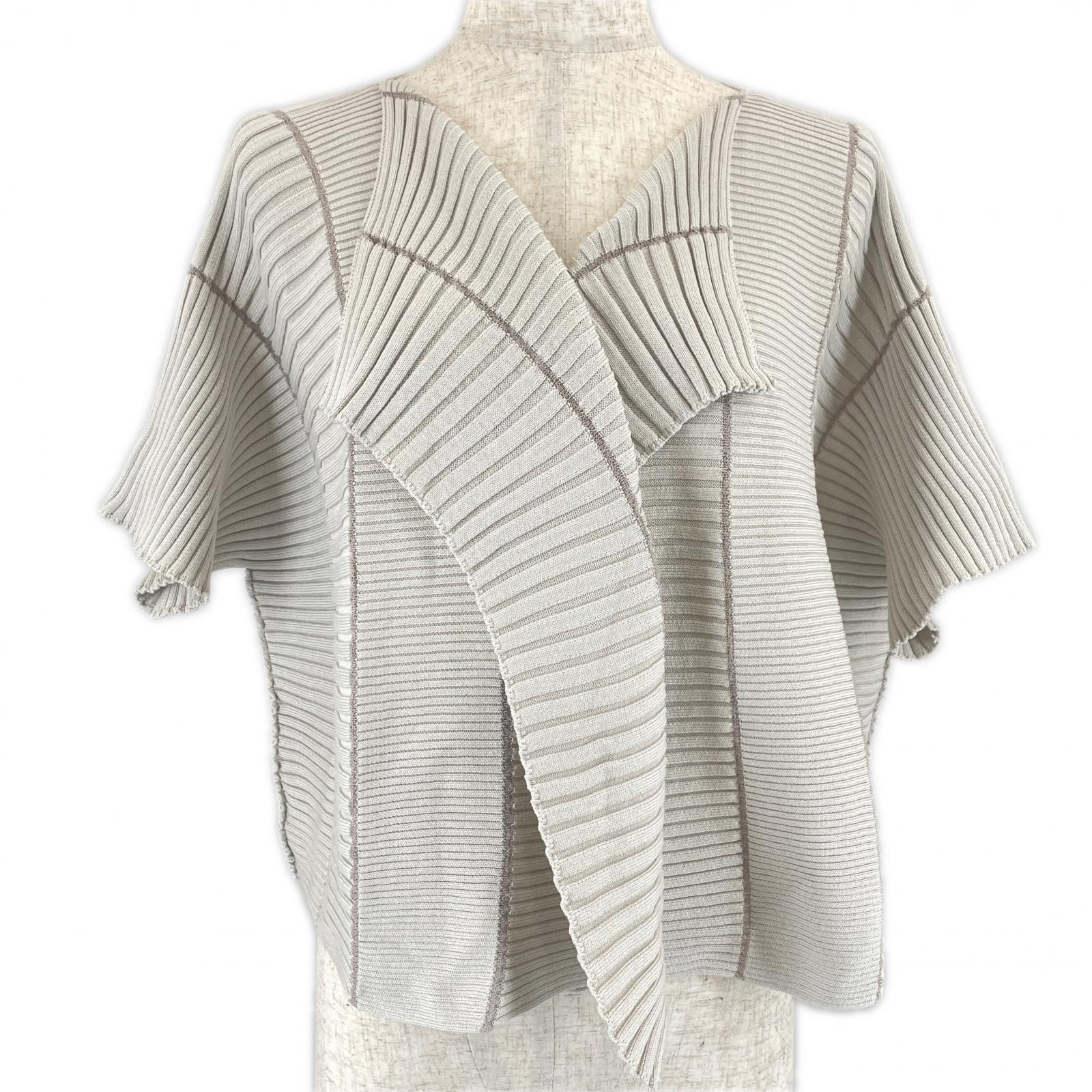 極美品▲ISSEY MIYAKE イッセイミヤケ 23SS IM31KO788 フロントオープン 半袖 カーディガン グレー 2 日本製 正規品 レディース【中古】