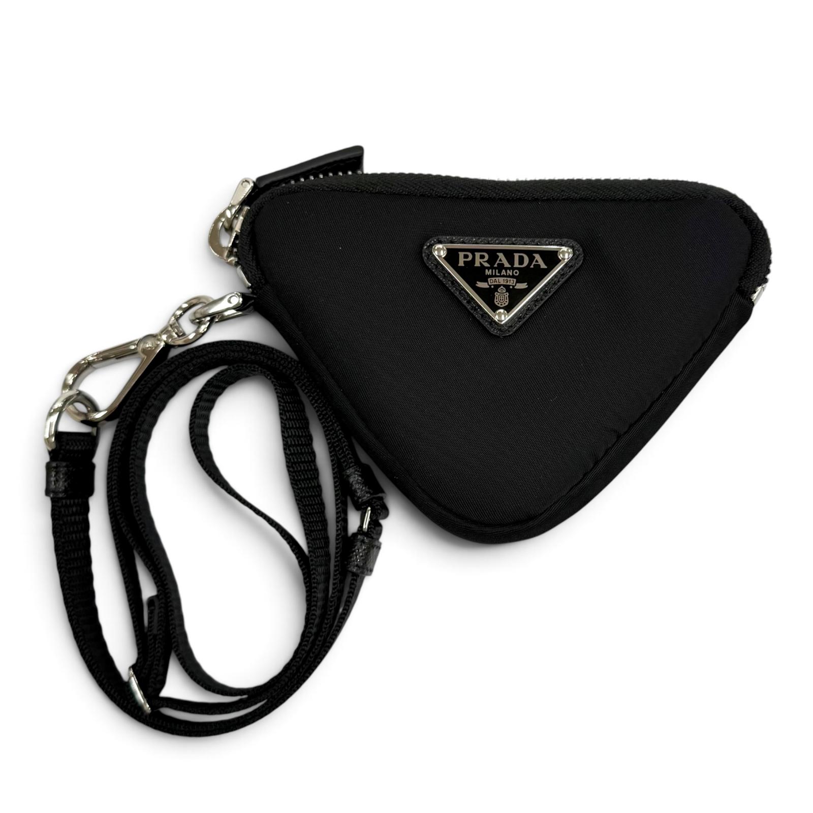 極美品★PRADA プラダ 2TT140 NERO Re Nylon トライアングルロゴ キーリング付 ポーチ シルバー金具 イタリア製 レディース 箱付き 【中古】