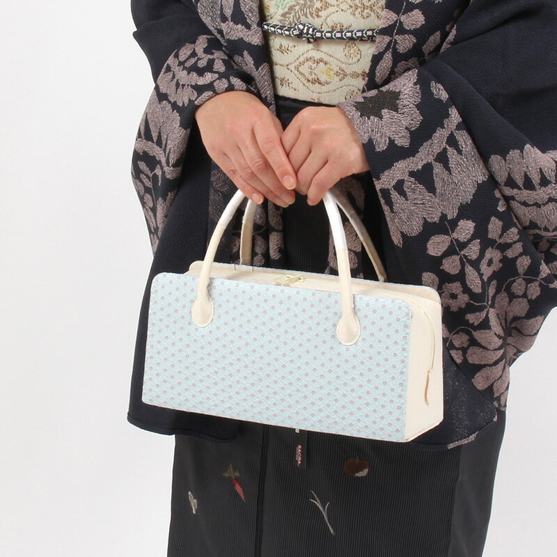 【LINE友達登録300円OFFクーポン】利休バッグ　和小物さくら 正絹　ブロッサムグリッド 小花格子 幾何学模様 水色×アイボリー　あおり型 日本製 SACRA カジュアル お洒落用 和装バッグ 鞄 カバン 着物バッグ