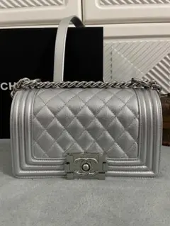 CHANEL シルバー キルティング ショルダーバッグ