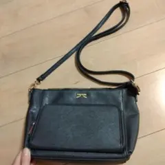 ブラックショルダーバッグ