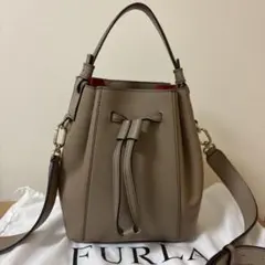 FURLA ベージュ レザー ショルダーバッグ