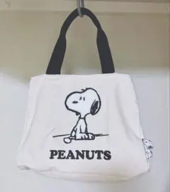 本日限定1200円☆ 新品　スヌーピー　拡張型バック　ポケット有り