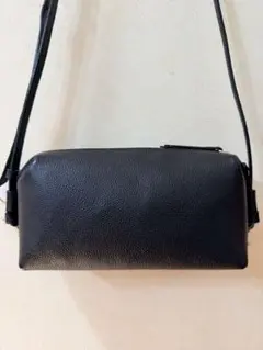 本革　ショルダーバッグ ブラック