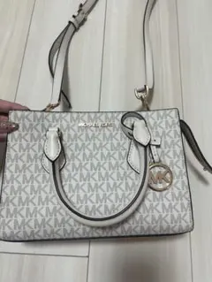 ブランドMICHAEL KORS MKロゴショルダーバッグ ベージュ