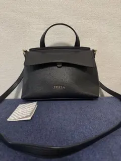 FURLA ブラックレザー ショルダーバッグ