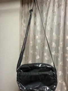 LeSportsac 光沢感のあるショルダーバッグ