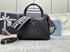 PRADA ブラックレザーショルダーバッグ